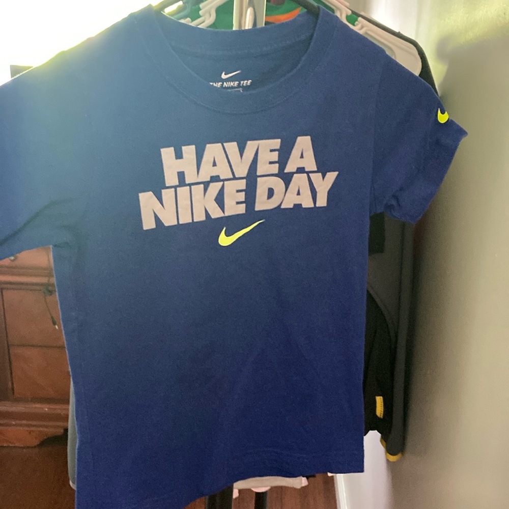 Kids Nike blue tshirt 6-7 years large